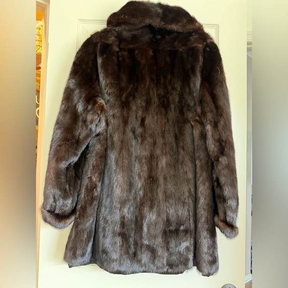 Elegant Brown Real Mink Fur Coat - Picture 6 of 7